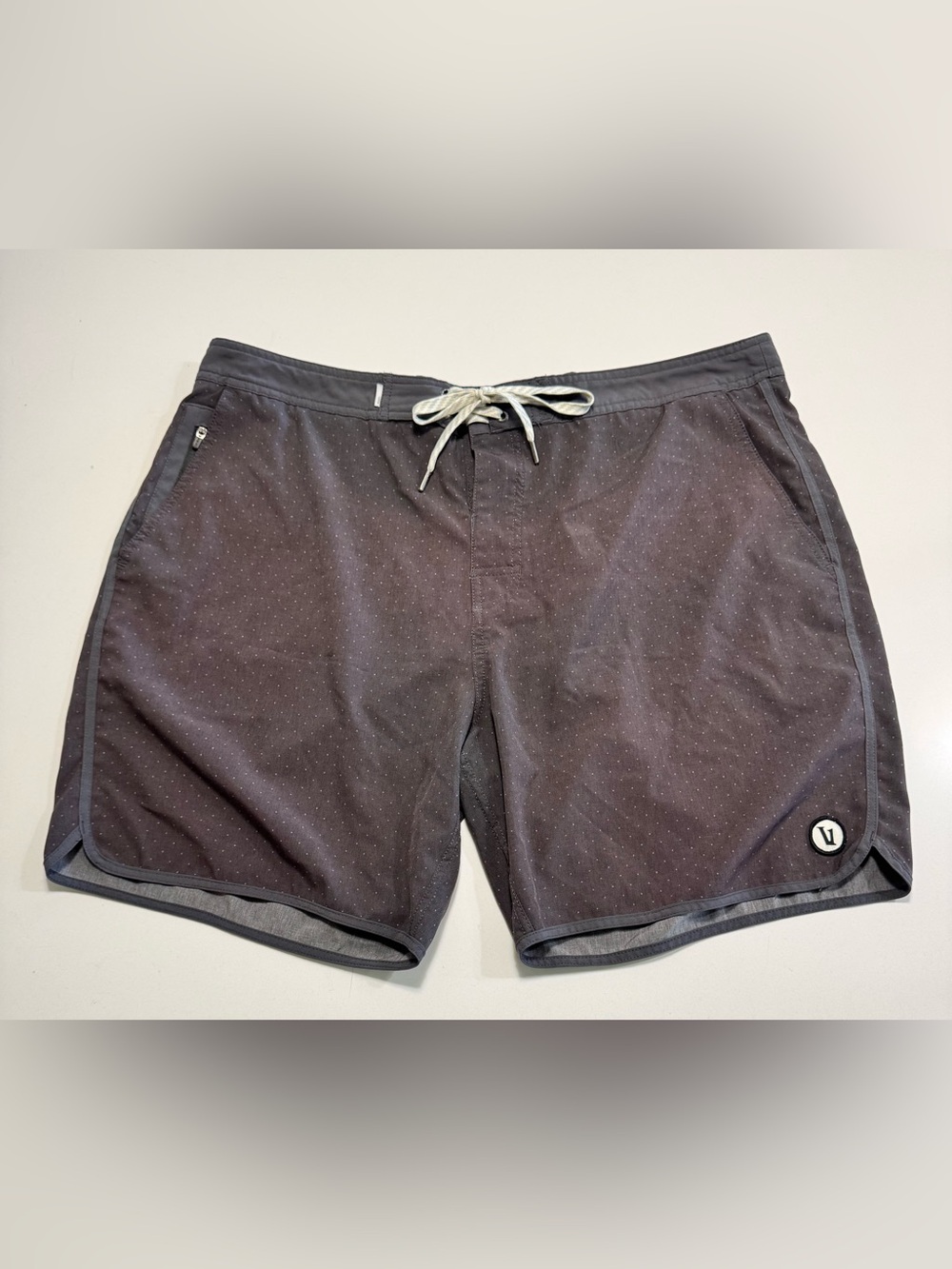 Vuori Board Shorts Mens Size 38 Swim Trunks Red Gray Polka Dot Print